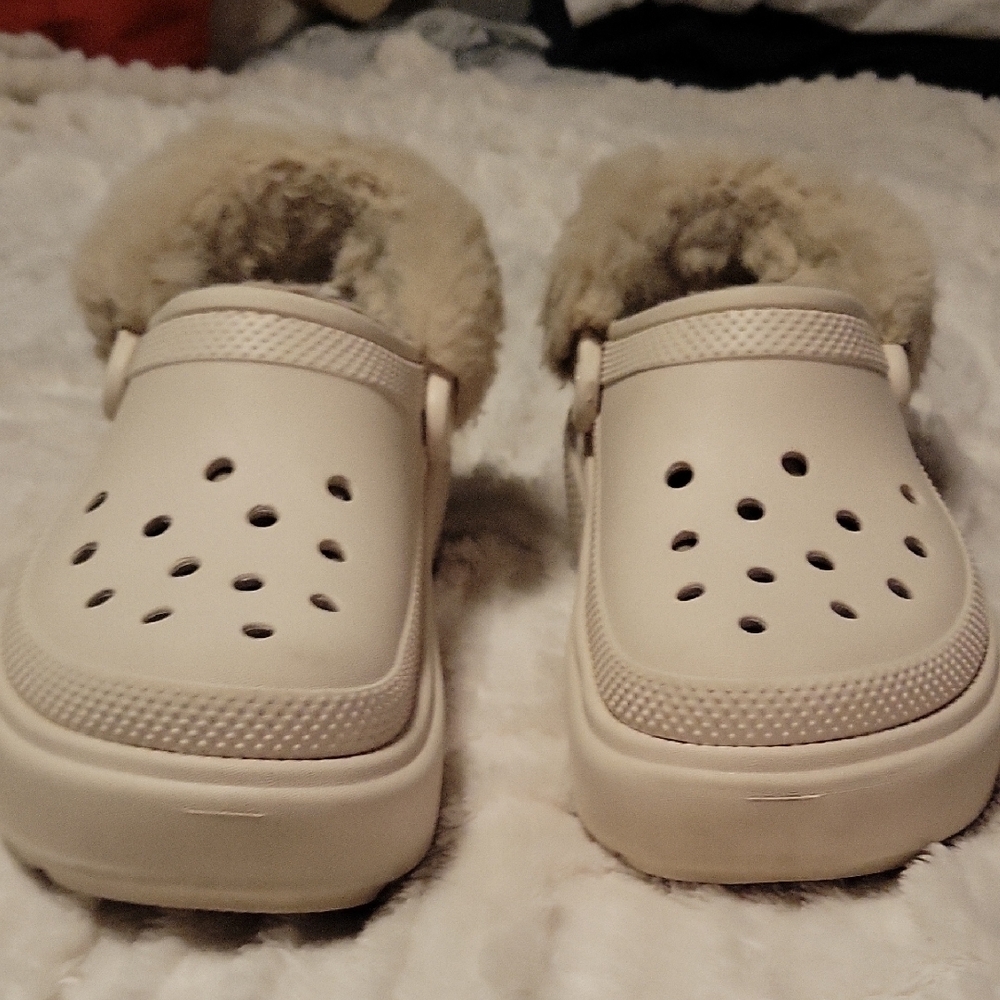 Faux Fur Lined Crocs - Picture 4 of 7